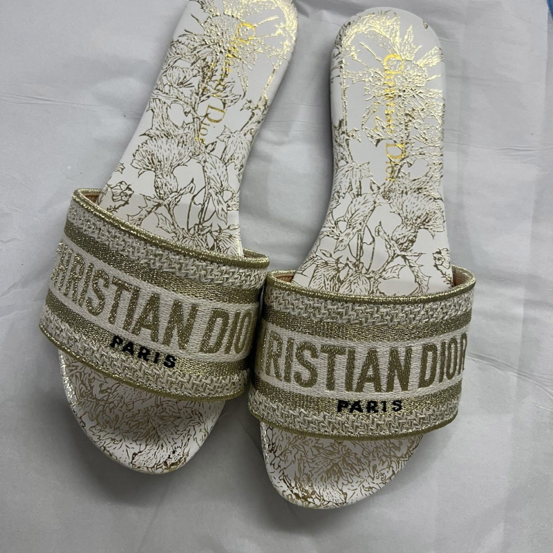 ch**an D*or slippers